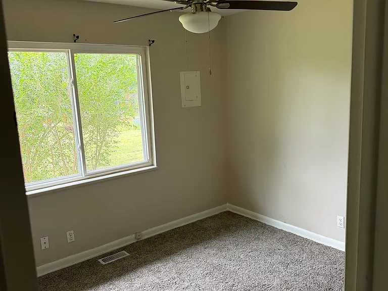 1209 Monroe Dr — Photo 4