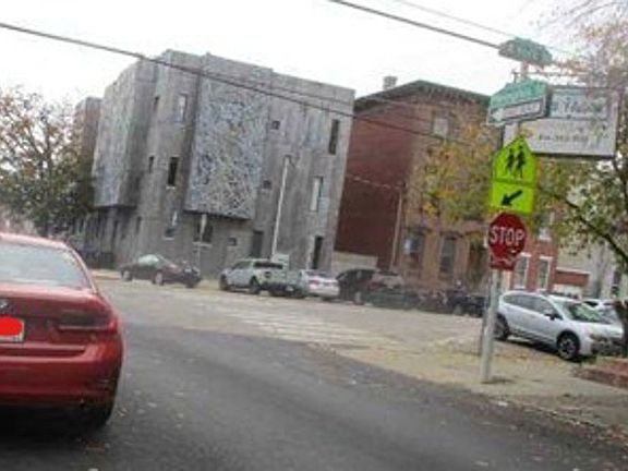 Exterior Neighborhood (street photo)