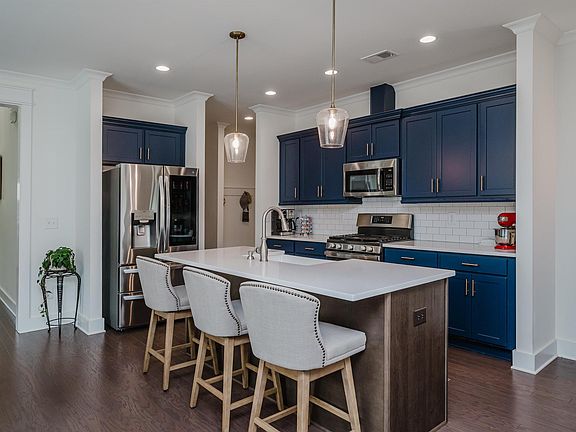 4th image of 1405 Woodridge Pl
