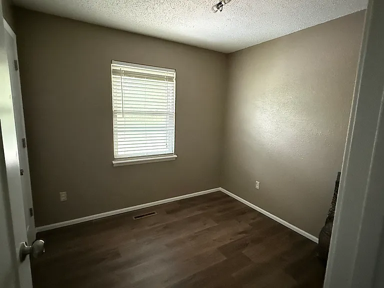 2508 SW 6th St — Photo 7