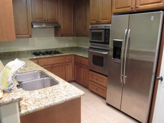 3 Bedroom Townhome with Rooftop Deck in Pacific Beach — Photo 4