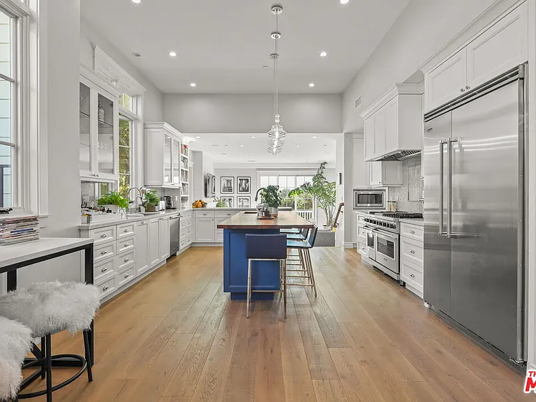 832 Las Lomas Ave — Photo 10