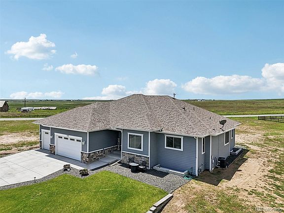 3rd image of 1180 Antelope Drive W