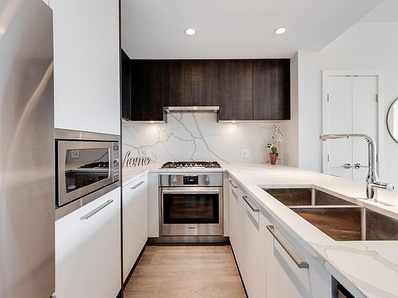 4th image of 567 Clarke Rd #2603