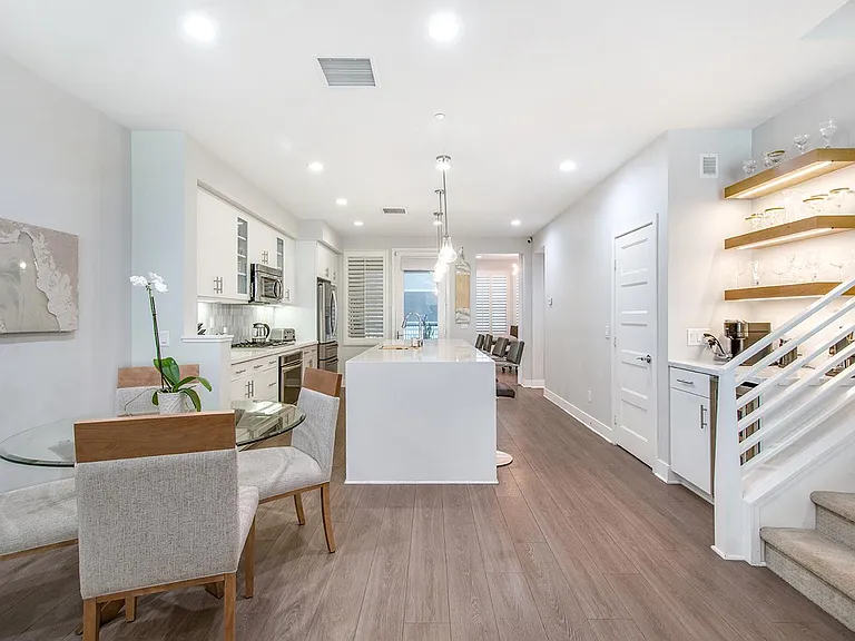 10 Brownstone Way — Photo 5