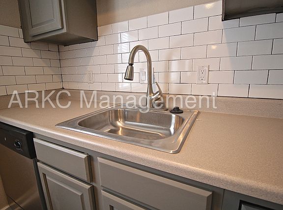 5th image of 3745 Warwick Blvd APT 5