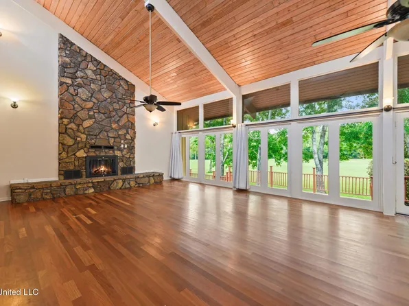 687 Oahu St, Diamondhead, MS 39525