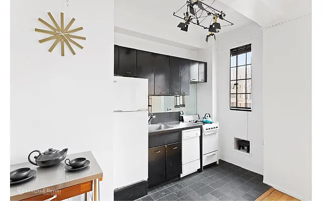 Rented by Douglas Elliman | media 14