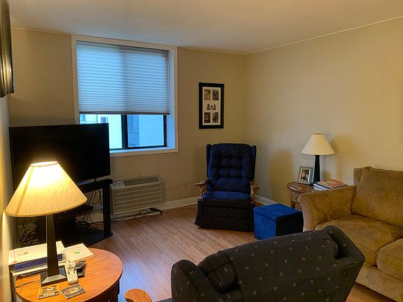 5th image of 1339 N Dearborn St APT 12G