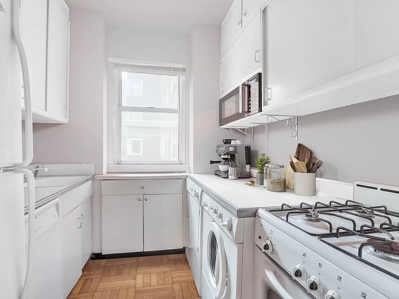 3rd image of 35 E 85th St APT 7A