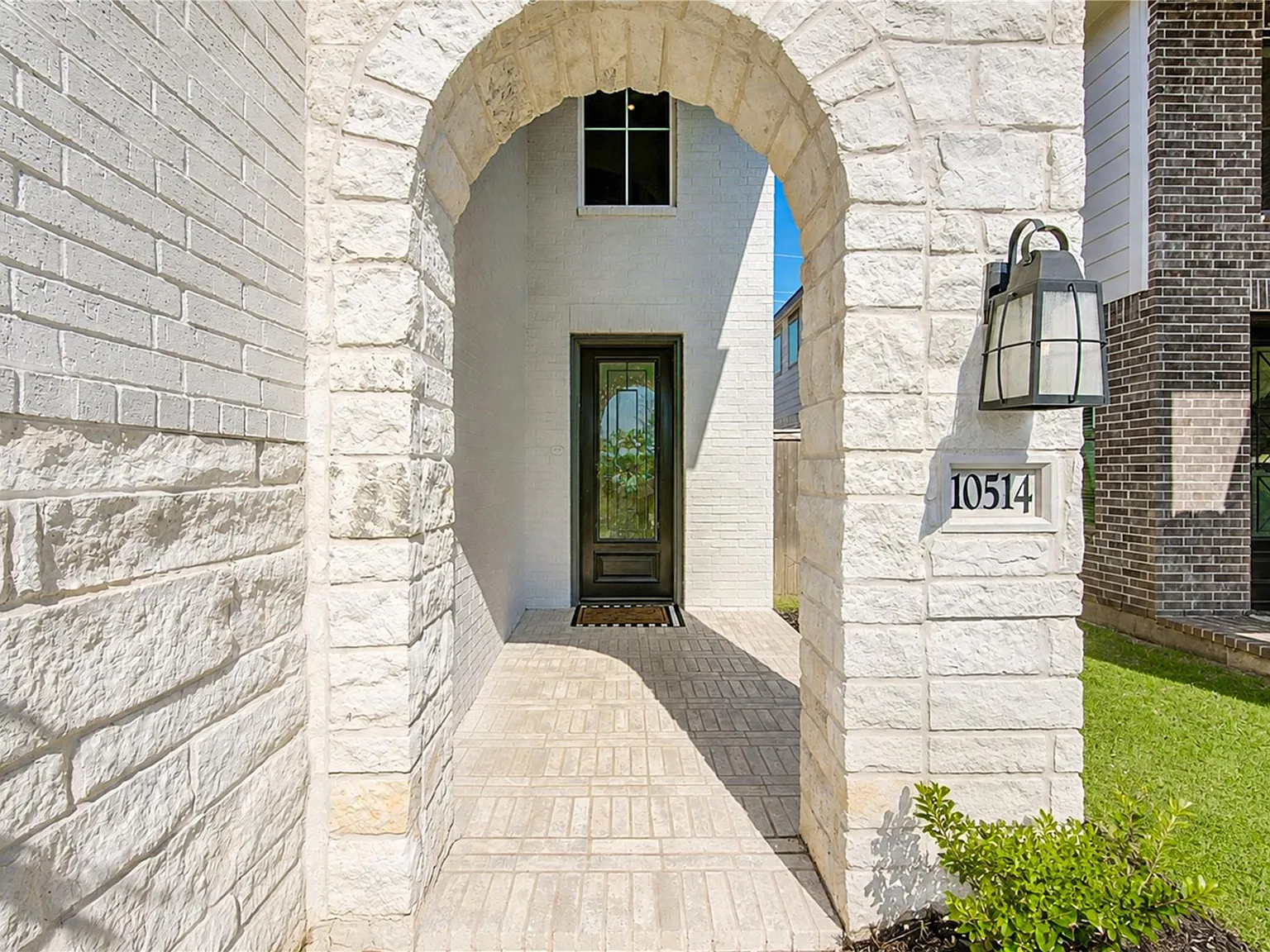 5 bed, 3.0 bath, 2588 sqft, $3,175 — Photo 3