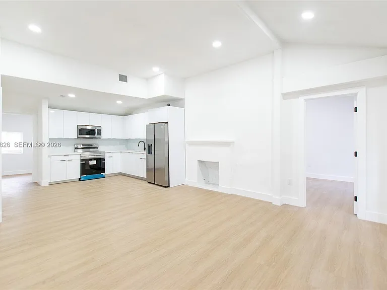 2324 NW 14th Ave — Photo 5