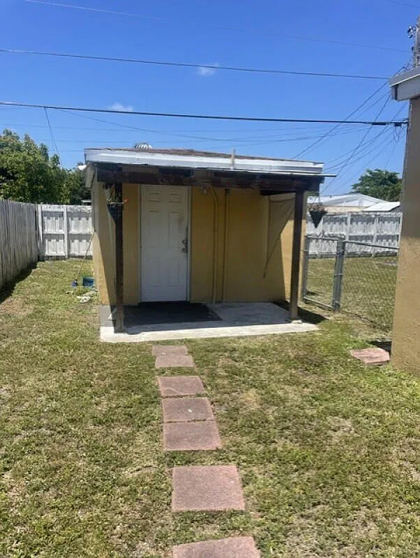Studio, 1.0 bath, 300 sqft, $1,150 — Photo 1