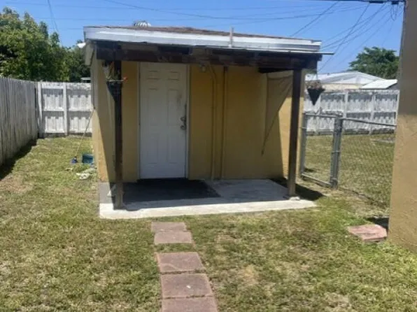 1487 NE 180th St, North Miami Beach, FL 33162