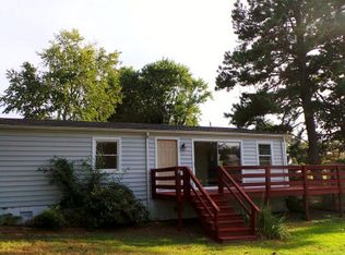 73 Ruarks Ln, Deltaville, VA 23043
