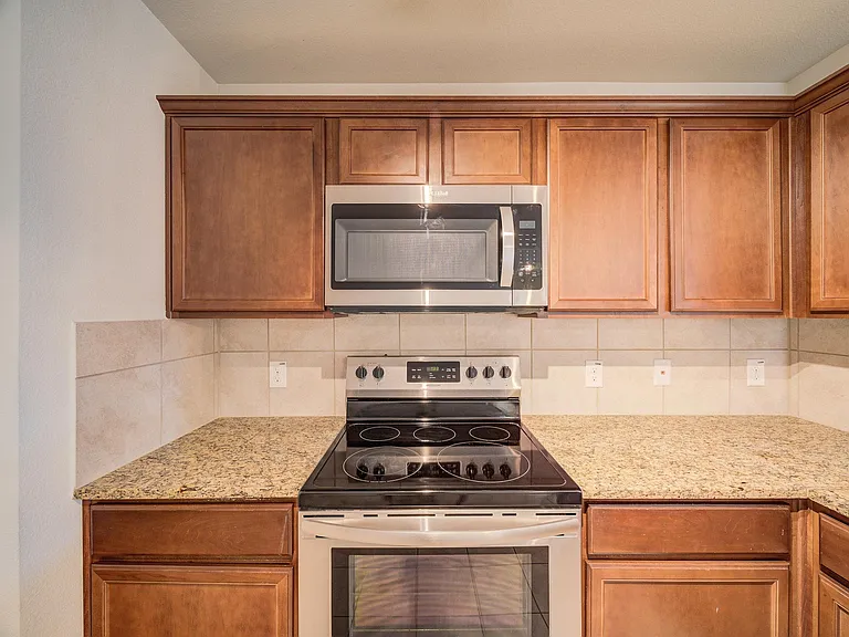 1110 Mercury Dr — Photo 11
