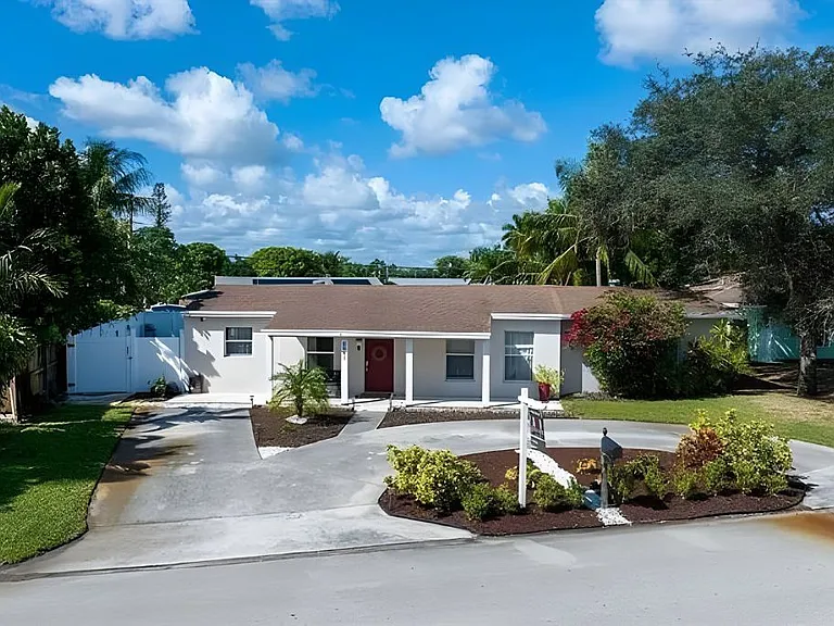 6941 Boston Dr — Photo 1