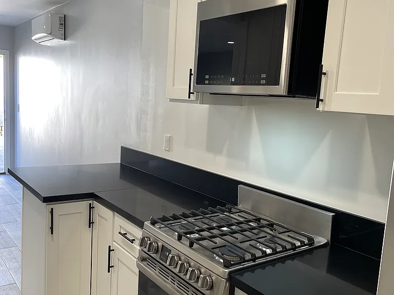 5720 Burchard Ave — Photo 17