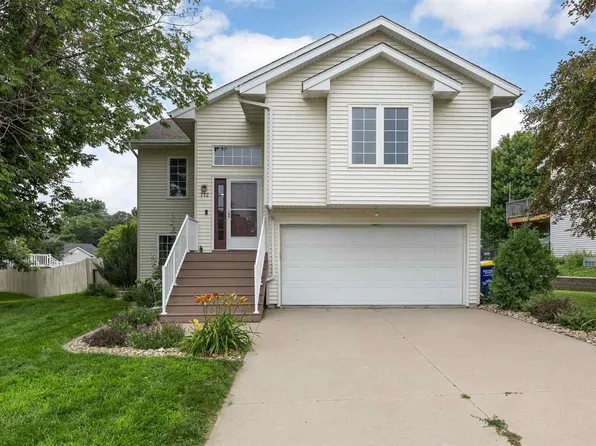 712 Randall Dr, Solon, IA 52333