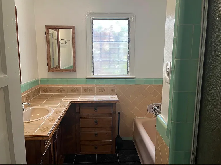 1452 S Sherbourne Dr — Photo 34