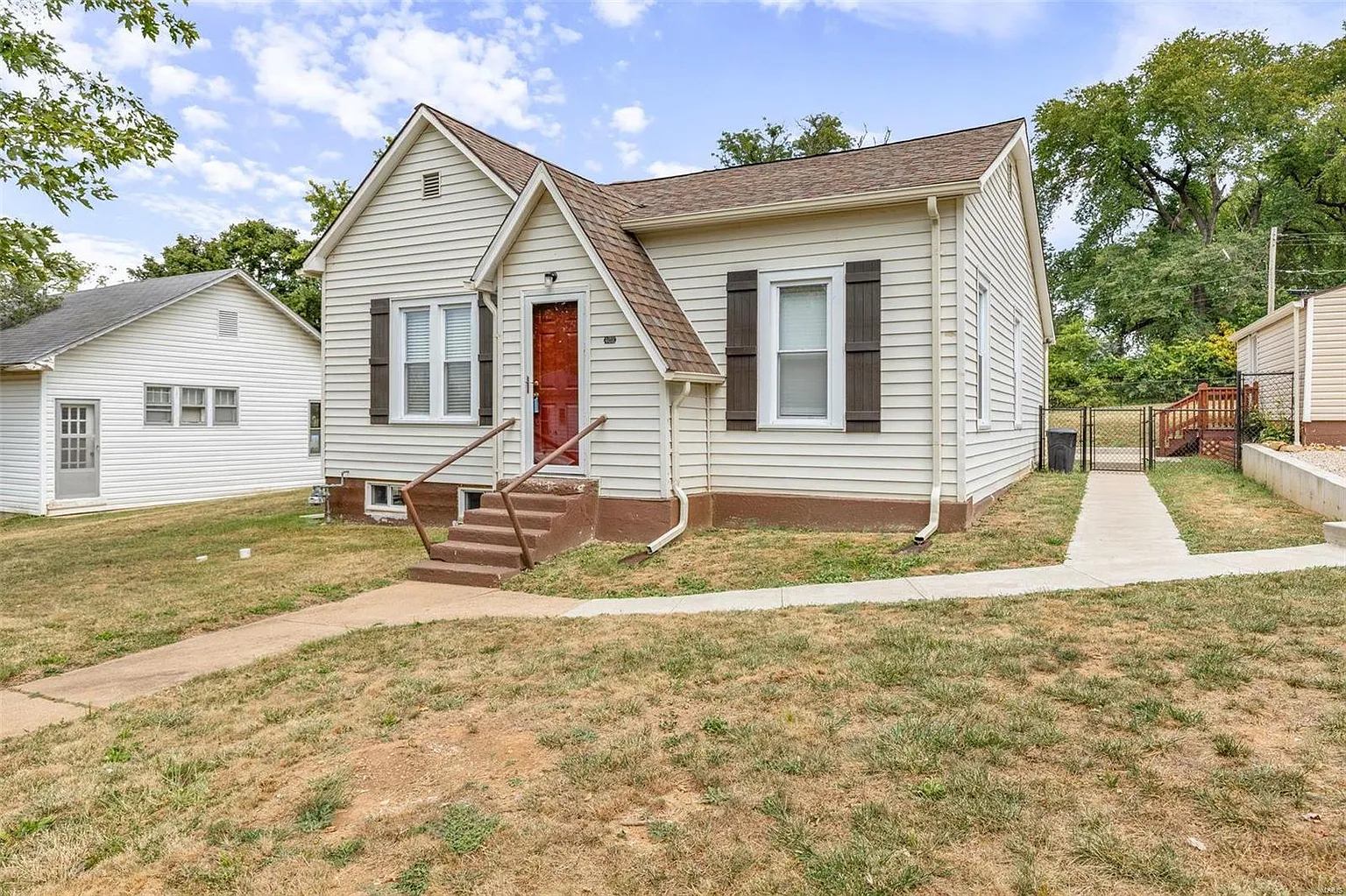 402 Poe St photo 1