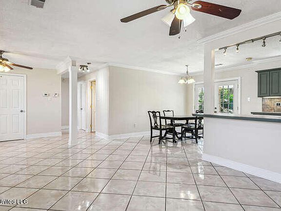 5th image of 414 Demontluzin Ave