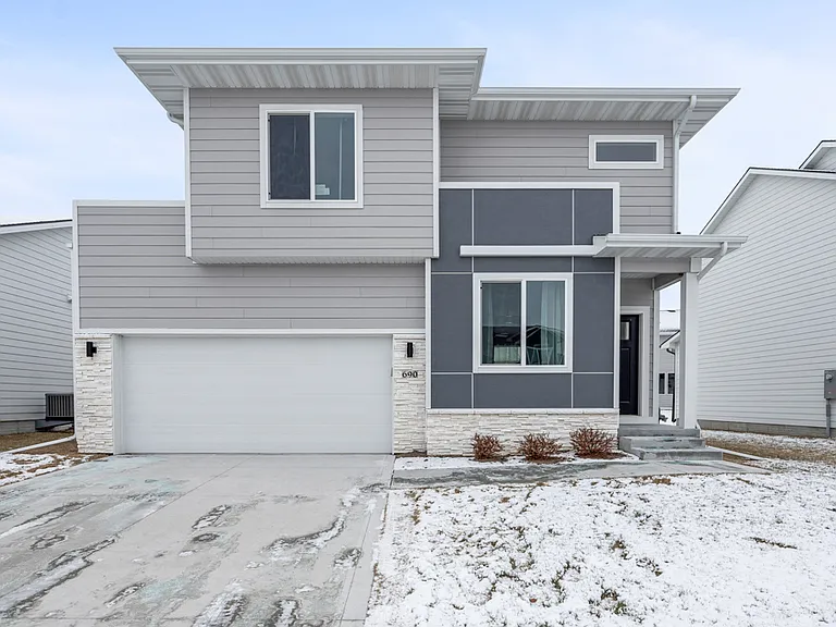690 SE Drumlin Dr — Photo 2