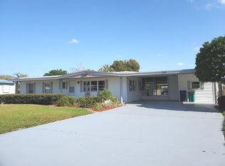 710 Viking Ave, Tavares, FL 32778