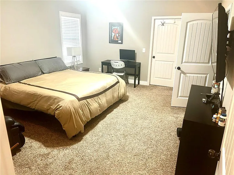 355 Frontier Cir — Photo 3