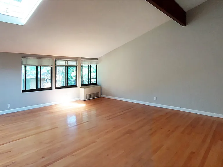 6 Longwood Dr #5 — Photo 2