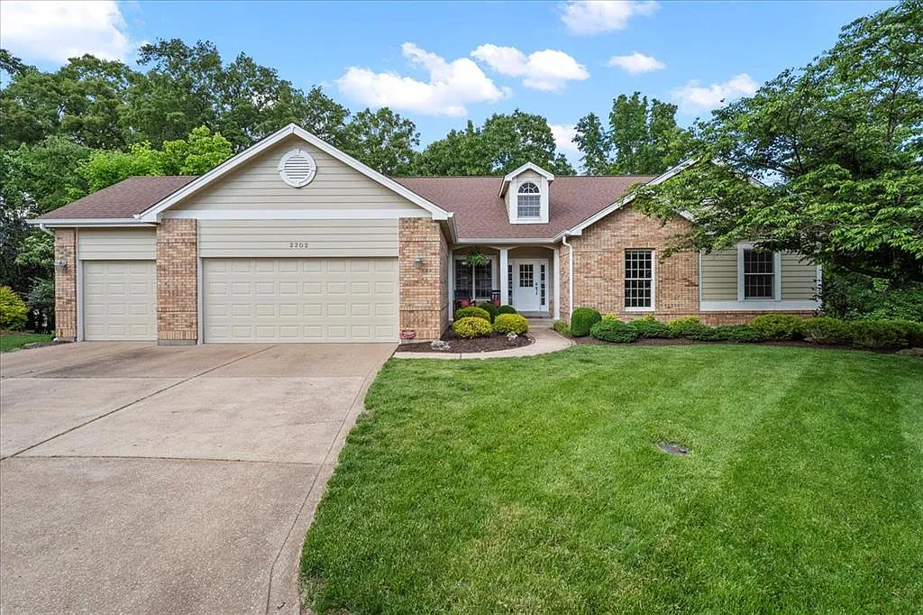 2202 Edge Wood Manor Ln photo 1