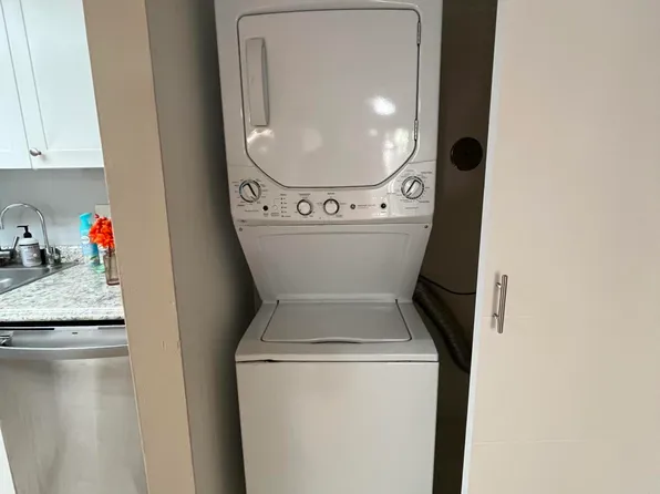 616 Executive Center Dr, West Palm Beach, FL