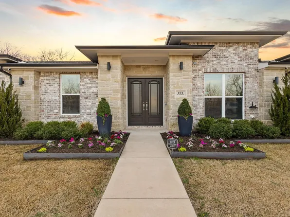 104 N 4th St, Trenton, TX 75490