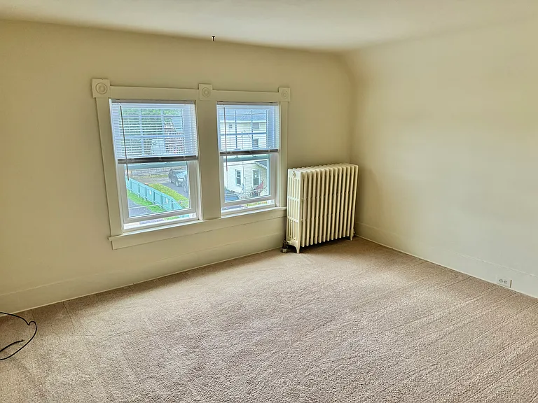 423 Gotham St #6 — Photo 1