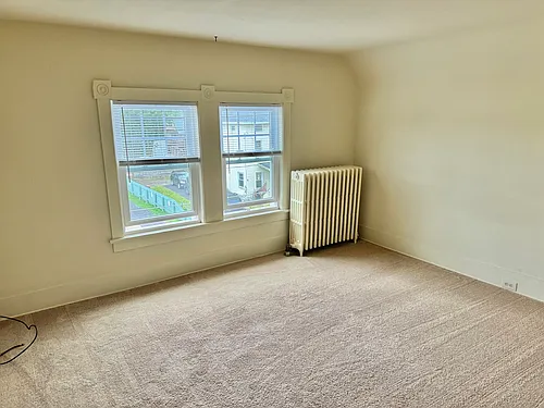 423 Gotham St Photo 1