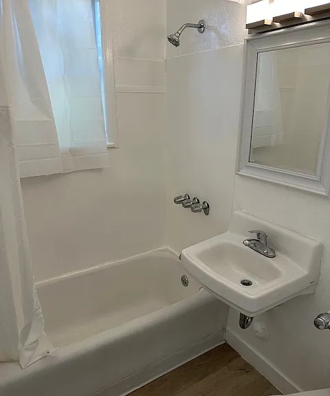 4210 W Adams Blvd — Photo 5