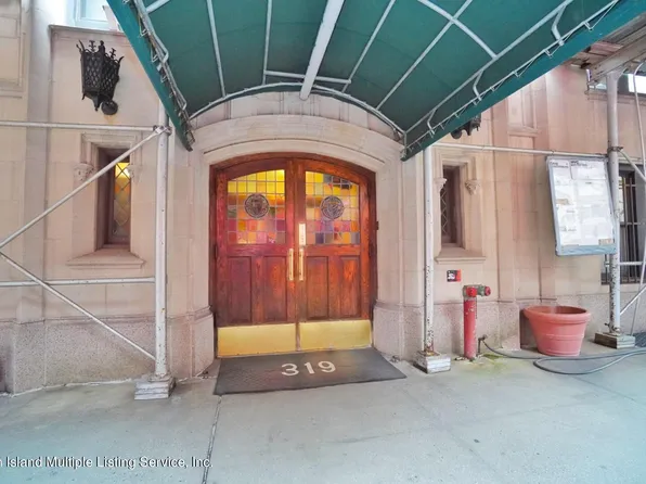 319 E 50th St, New York, NY 10022