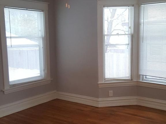 5th image of 1019 Chester St SE