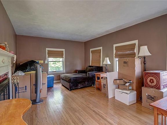 3rd image of 200 Arden Dr