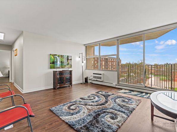 33 N Main St APT 4L, Lombard, IL 60148