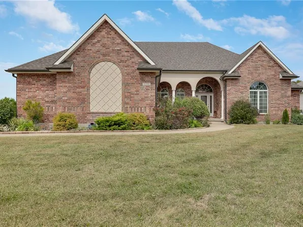 1200 SW Foxtail Dr, Grain Valley, MO 64029