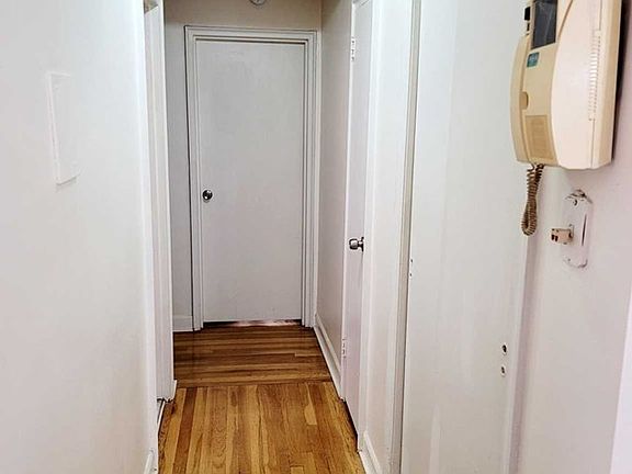 4th image of 2330 Linwood Ave #3D-303D