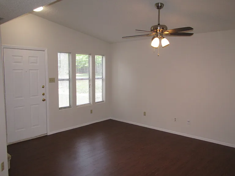 10609 Archdale Dr — Photo 9