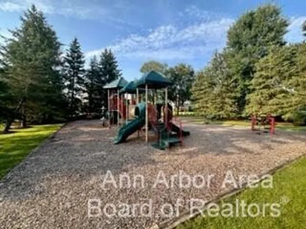 5819 Versailles Ave, Ann Arbor, MI 48103