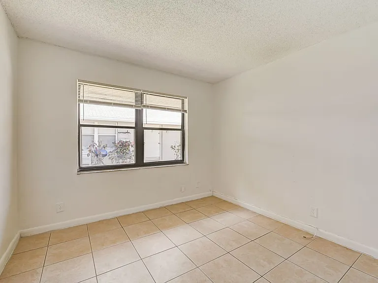 Fall Ridge Apartments — Photo 8