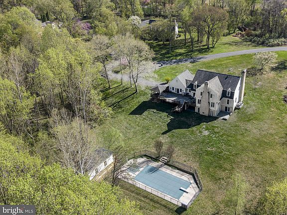 2nd image of 12929 Esworthy Rd