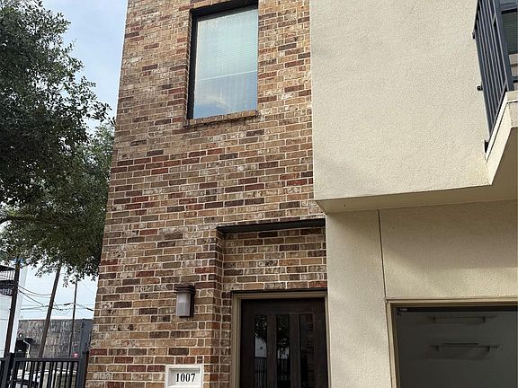 2nd image of 1007 Roberts St