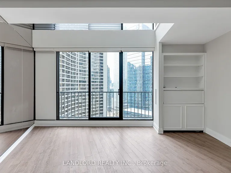 33 Harbour Sq #2208 — Photo 12