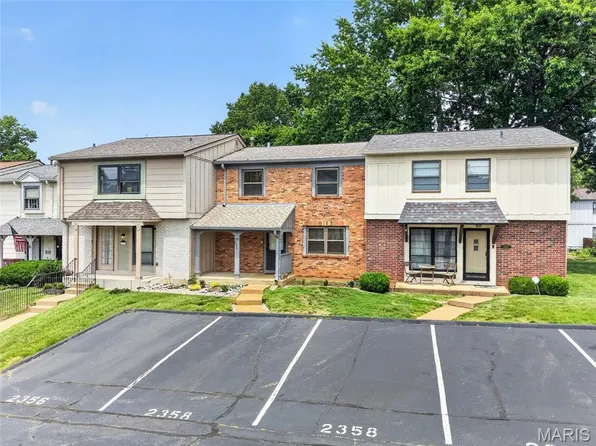 2358 Hidden Meadow Ln, Ballwin, MO 63021