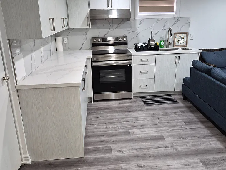 289 Ballard St S — Photo 12